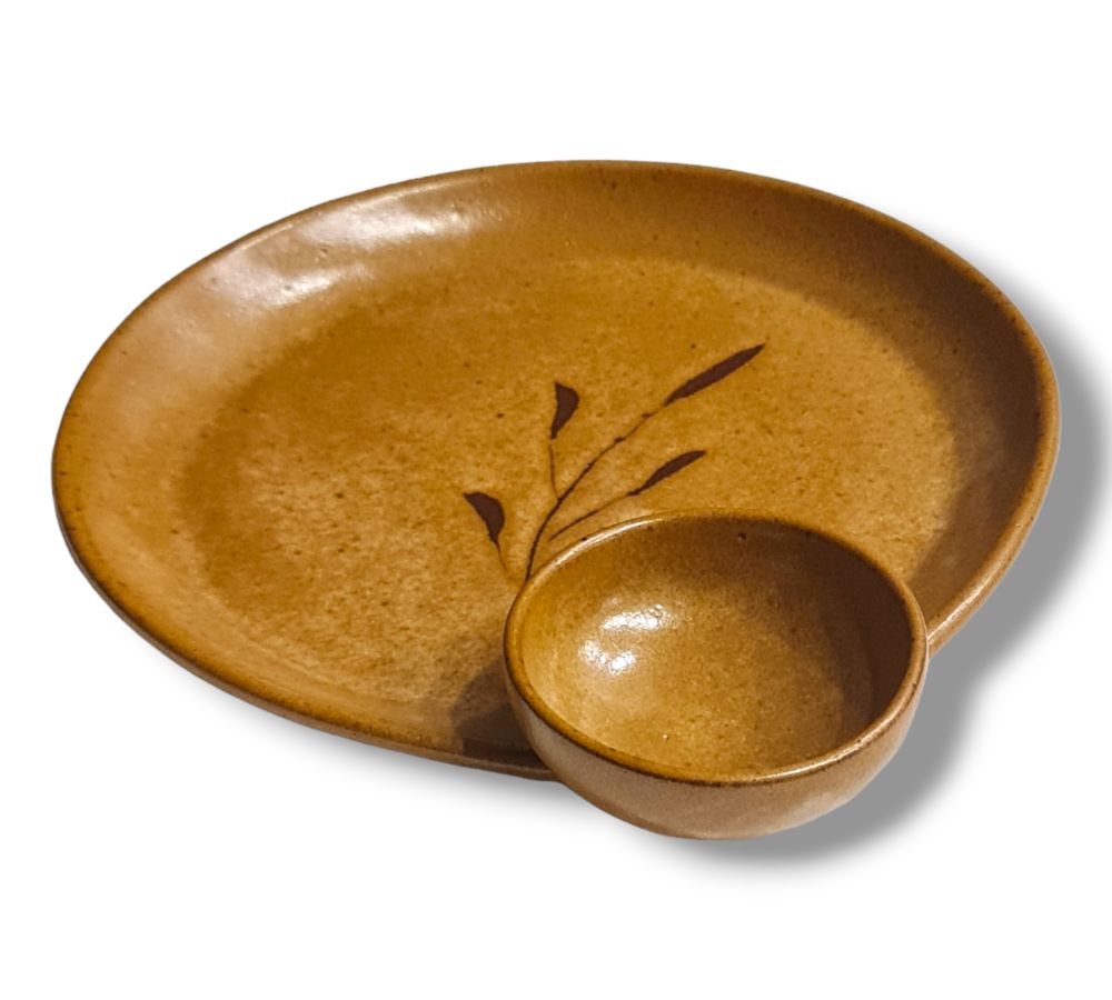 serving tray with dip bowl